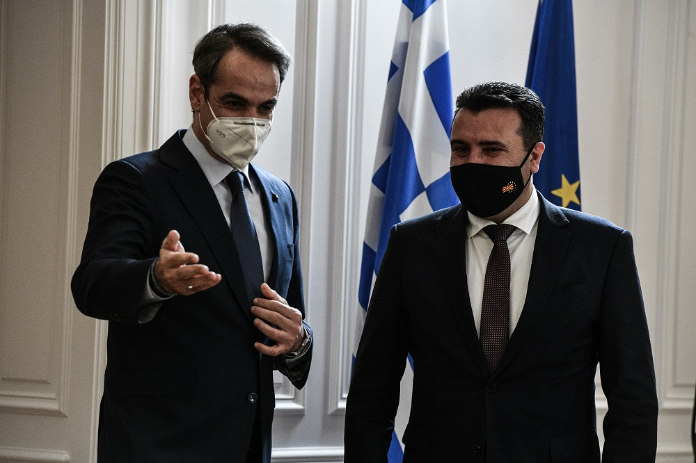 ΣΥΡΙΖΑ σε Μητσοτάκη: Φέρτε προς κύρωση τα μνημόνια με τη Β. Μακεδονία – Μη ρεζιλεύετε άλλο η χώρα