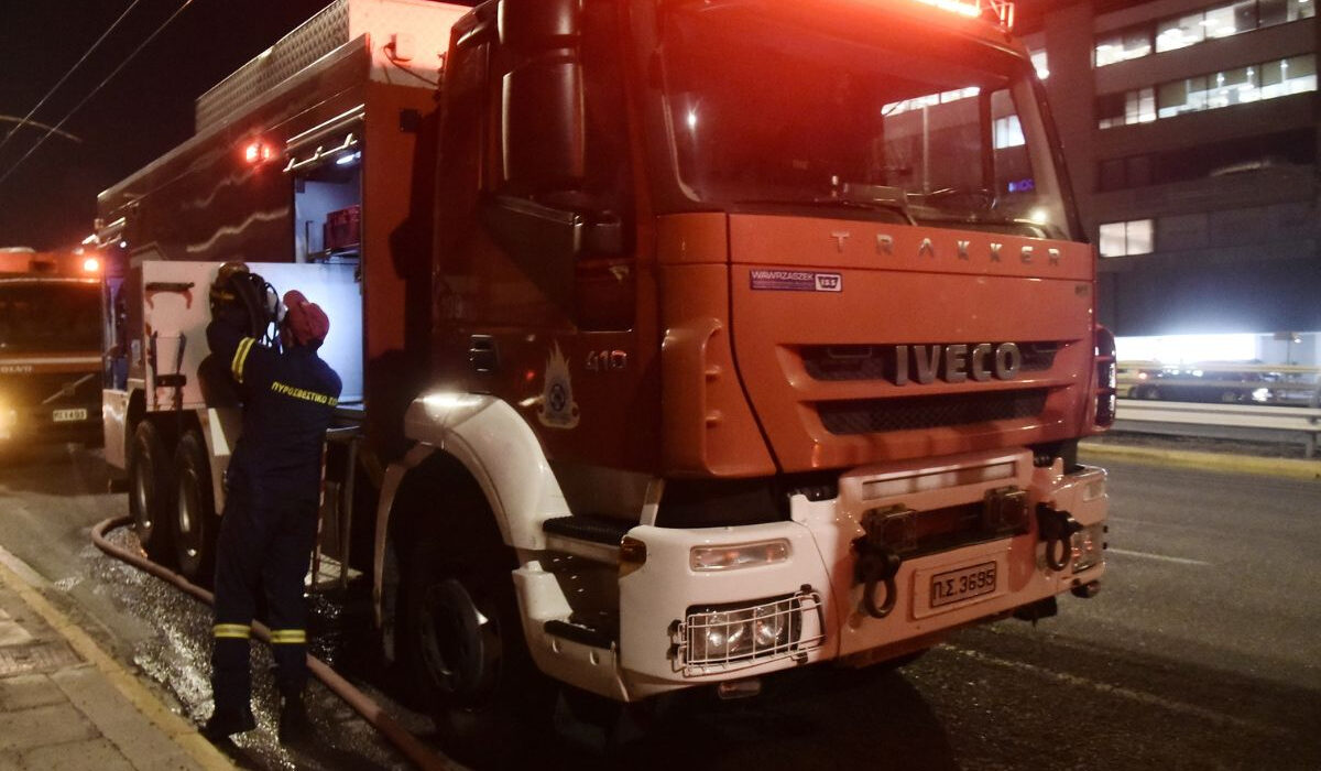 Φωτιά στον Ασπρόπυργο – Εντοπίστηκε σορός σε παράπηγμα