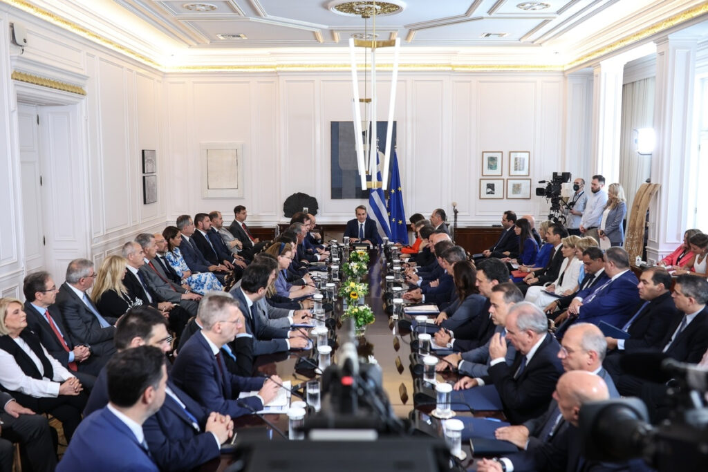 Υπουργοί σε πλεόνασμα: 15 στην Πορτογαλία,17 στην Τουρκία, 12 στην Αυστρία – 27 στην Ελλάδα