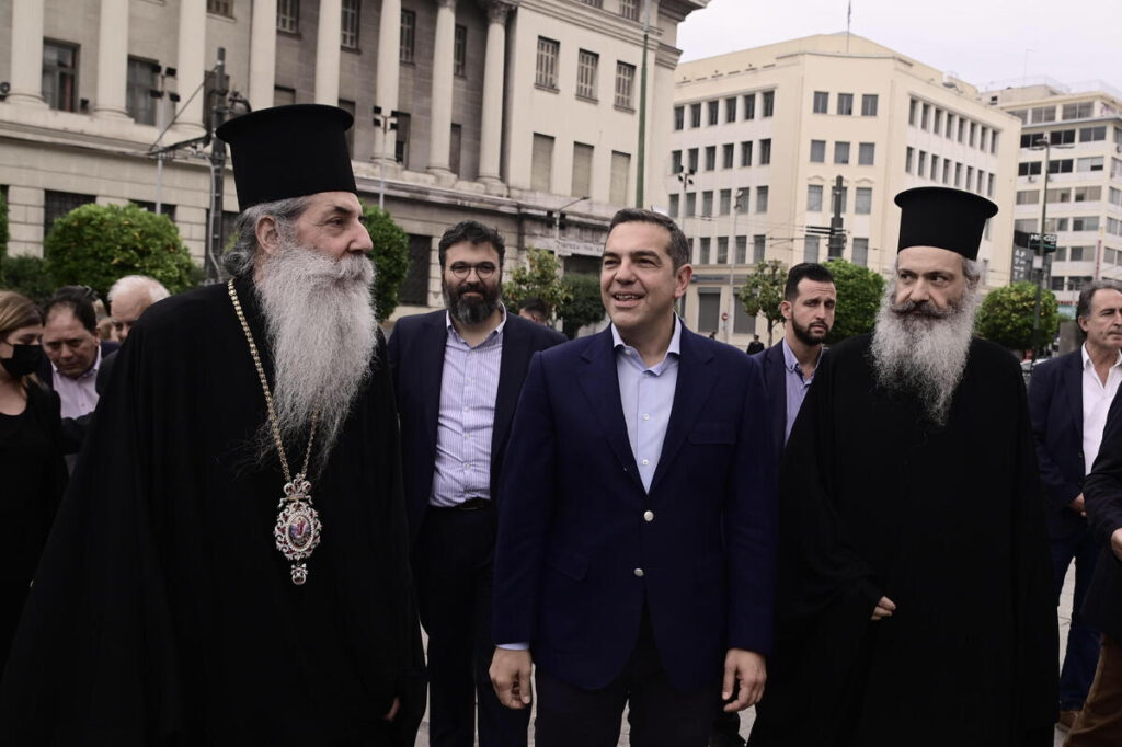 Θερμή υποδοχή Τσίπρα από τον Μητροπολίτη Πειραιά: Τα λόγια που αντάλλαξαν