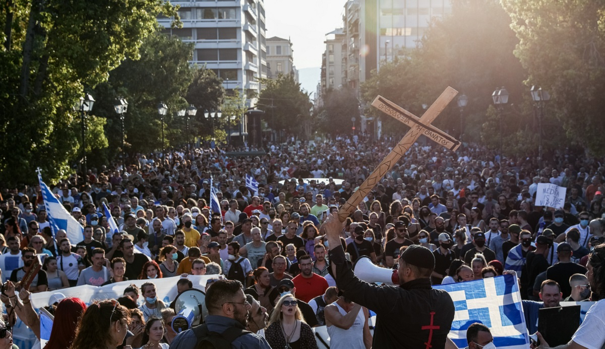 Σύνταγμα: Μεγάλη συγκέντρωση αντιεμβολιαστών για τα νέα μέτρα