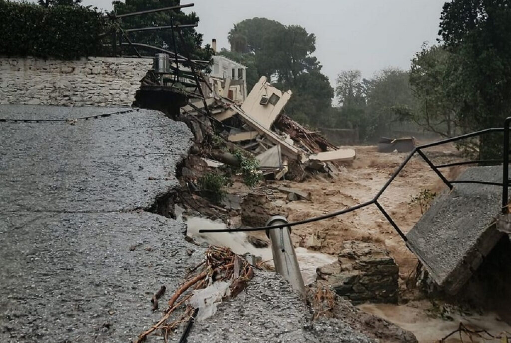 Κατέρρευσε τμήμα του γηροκομείου στον Βόλο – Σαρώνει η κακοκαιρία Daniel