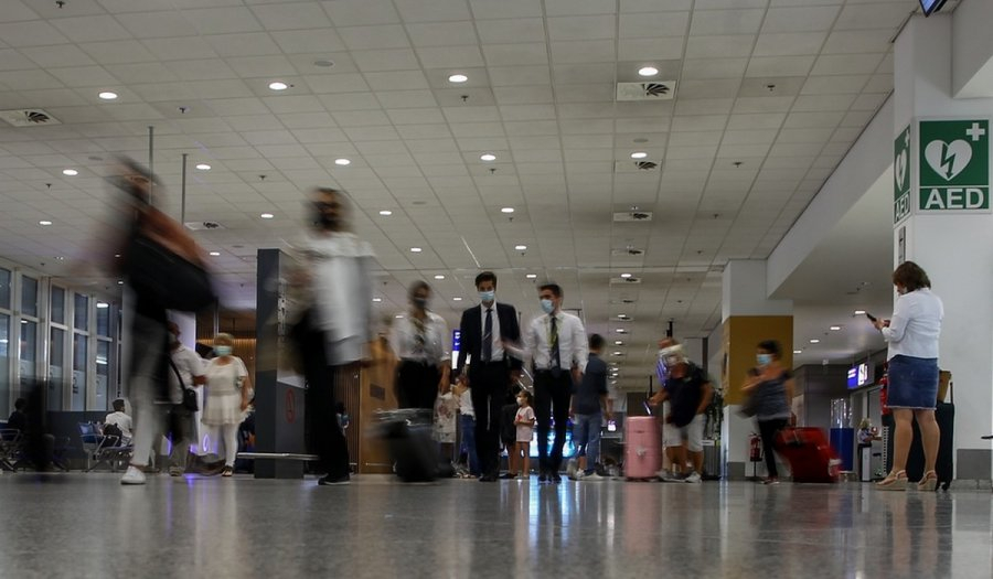 ΠΟΥ: Δεν είναι σαφές ακόμη αν η μετάλλαξη «Ό» προκαλεί σοβαρότερη ασθένεια ή αν είναι πιο μεταδοτική