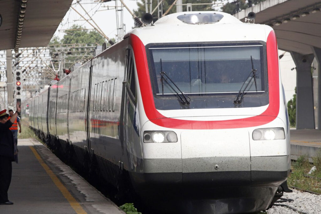 Πώς απετράπη τραγωδία με τρένο στο κέντρο της Αθήνας