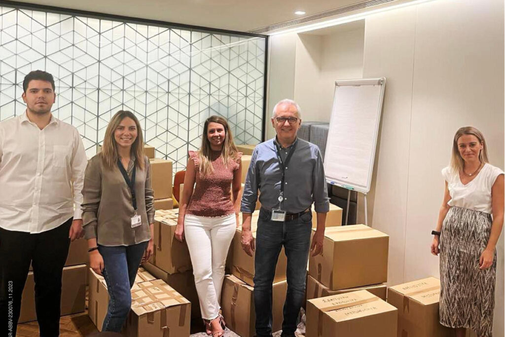 Η AbbVie στηρίζει τους πλημμυροπαθείς της Θεσσαλίας