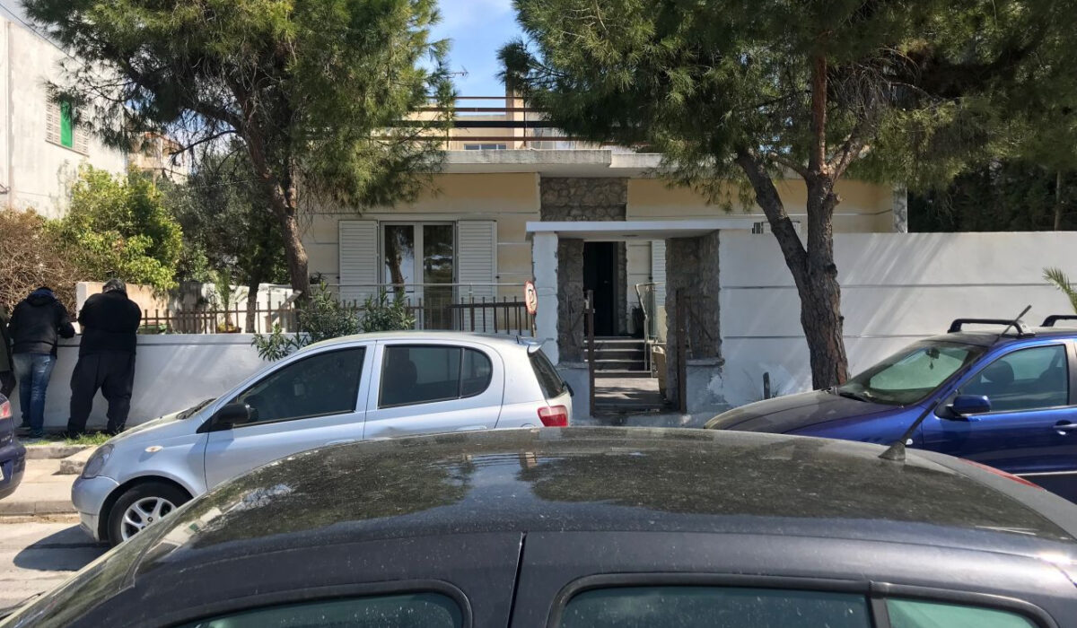 Ελληνικό: Πλιάτσικο στο σπίτι του Αντιπτέραρχου που σκότωσε τη γυναίκα του και αυτοκτόνησε
