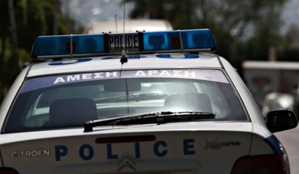 Θεσσαλονίκη: Αυτοκίνητο έπεσε πάνω σε έξι σταθμευμένα οχήματα