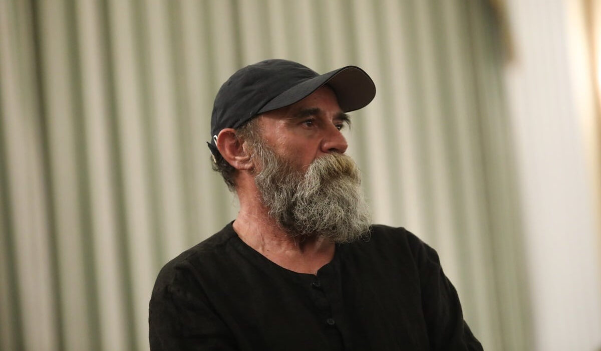 «Από 100 έως 300 ευρώ κάθε κηδεία ή μνημόσυνο που αναλάμβανε»: Νέα καταγγελία για τον Κωνσταντίνο Πολυχρονόπουλο