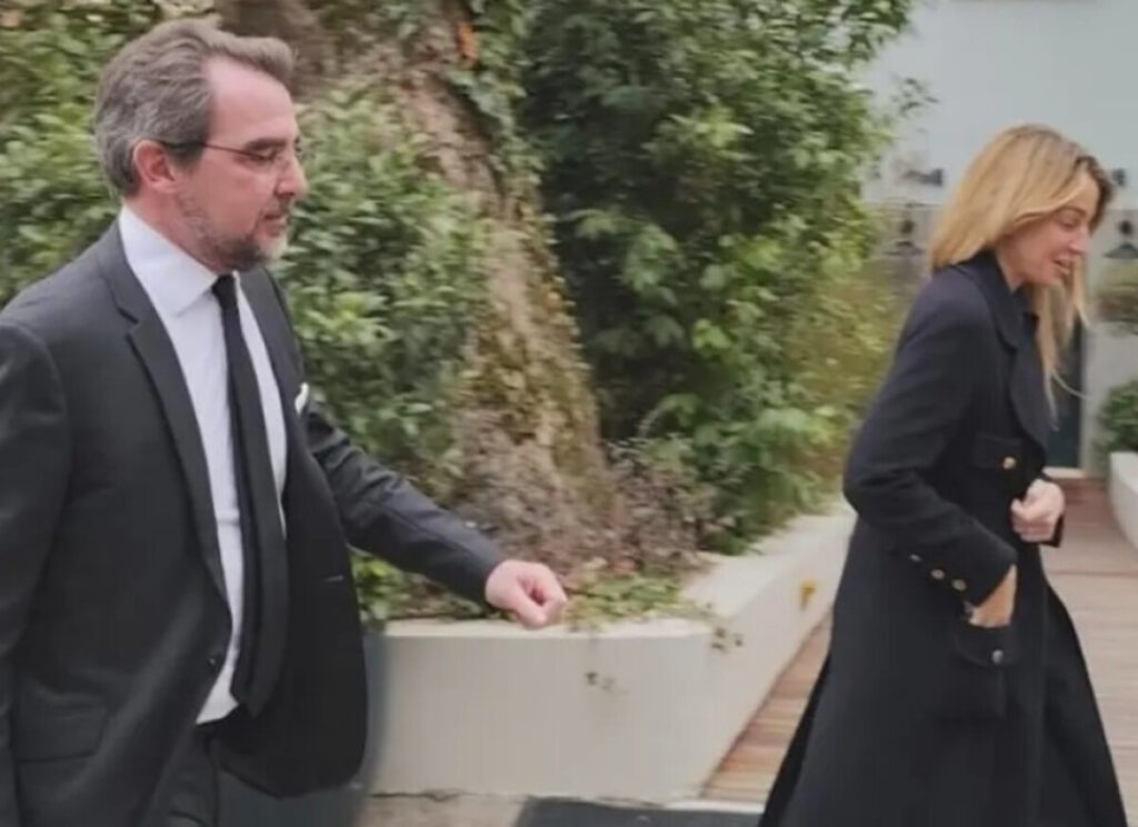 H Χρυσή Βαρδινογιάννη στο πλευρό του Νικόλαου – Δίπλα του στο τρισάγιο για τον Κωνσταντίνο