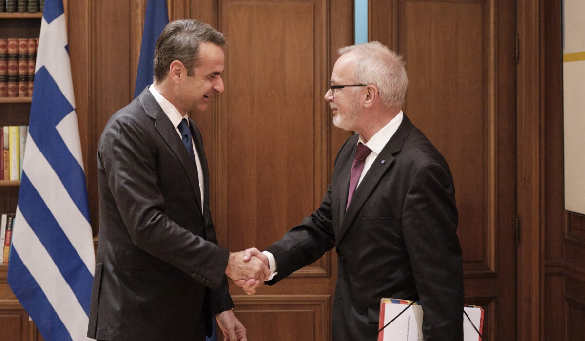 Συνάντηση Μητσοτάκη – Χόγερ για επενδύσεις και «πράσινη» οικονομία