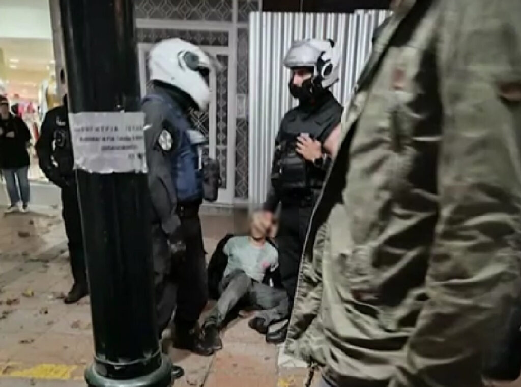 Κηφισιά: Στον Ανακριτή ο 24χρονος που επιτέθηκε με μπαλτά σε 21χρονο – Μυστήριο το κίνητρο