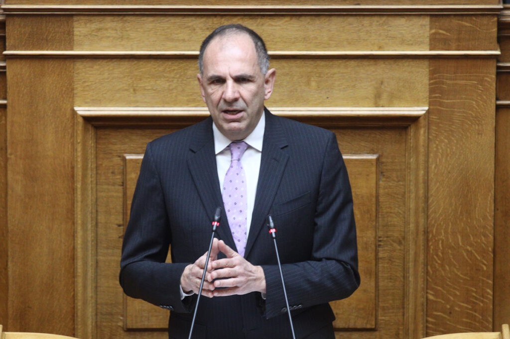 Η απάντηση Γεραπετρίτη μετά τον σάλο για τη ροζ ελληνική σημαία
