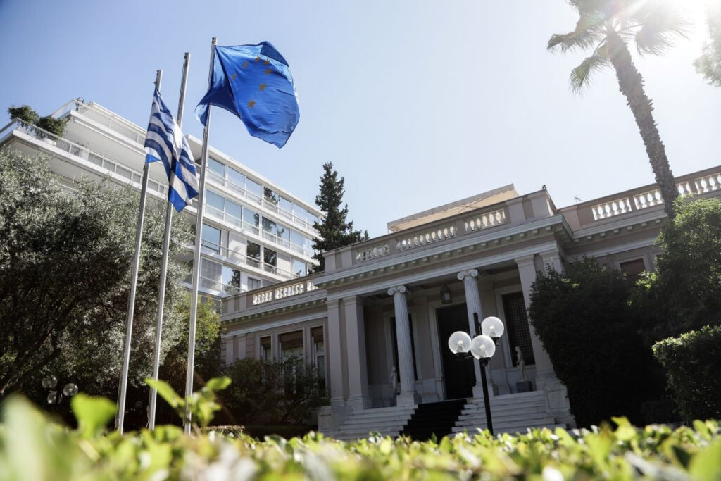 Μία υπουργός στα… τάρταρα