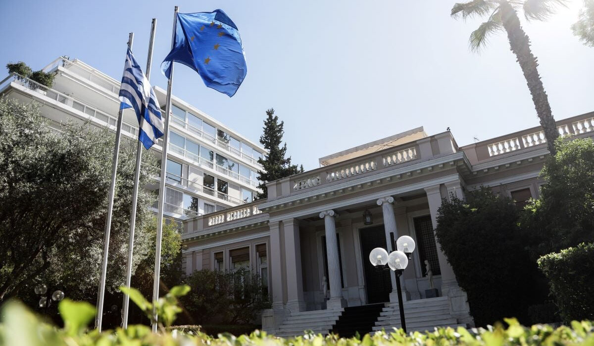 Μία υπουργός στα… τάρταρα