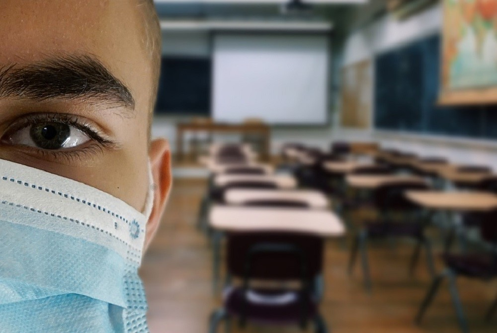 Δεν στέλνει τα παιδιά της στο σχολείο για να τα προστατέψει από τον κορονοϊό