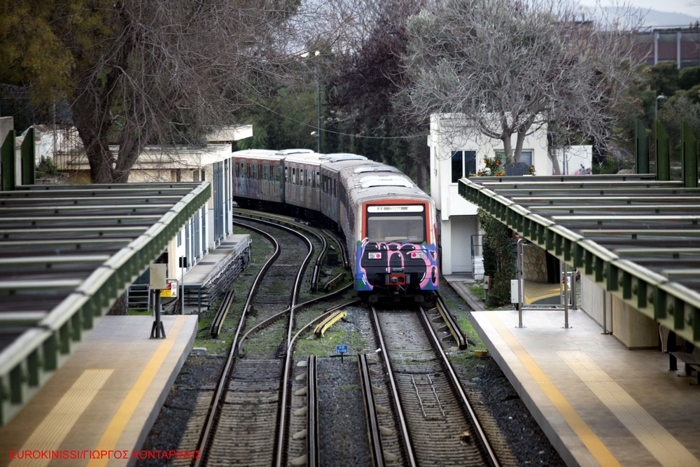 Συναγερμός στο Θησείο: Άνδρας έπεσε στις γραμμές του ΗΣΑΠ