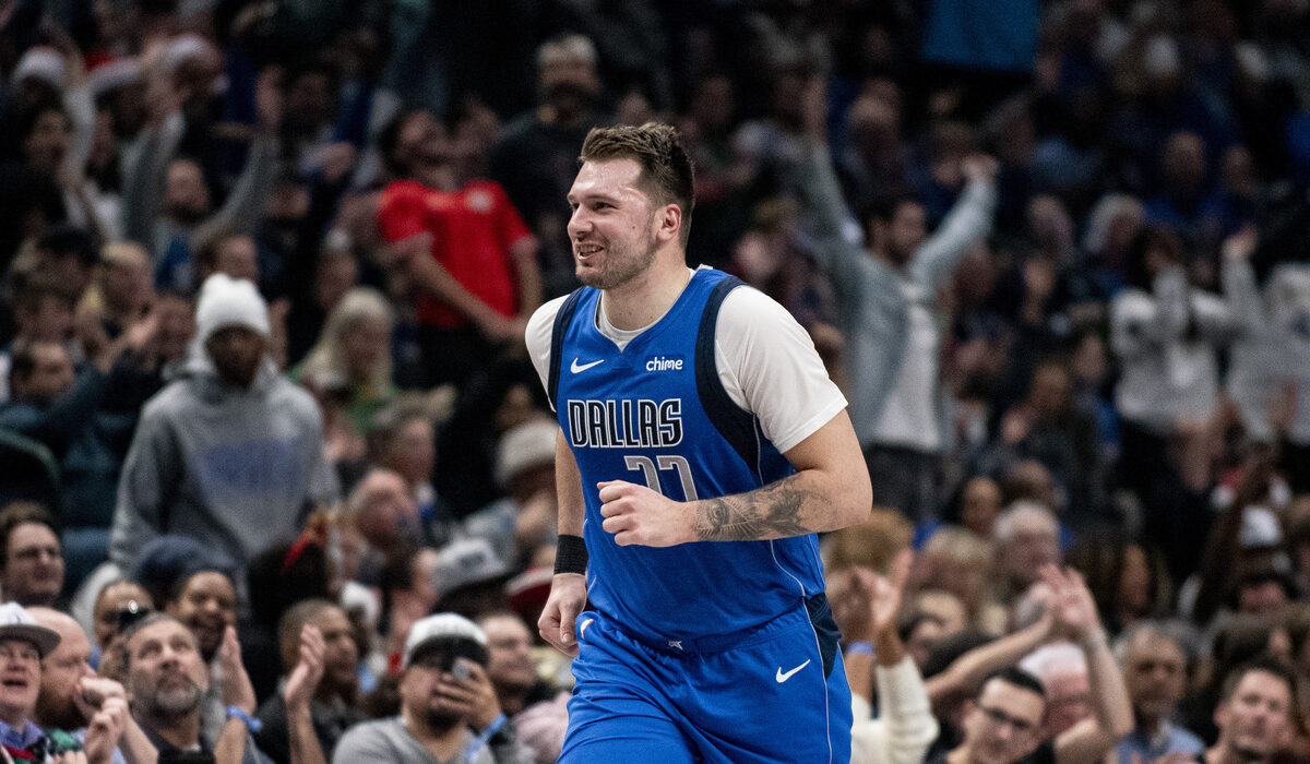 «Βόμβα» στο NBA μετά το «trade του αιώνα»: Η «έκπληξη» του Ντόνσιτς και οι αντιδράσεις του Λεμπρόν και των παικτών