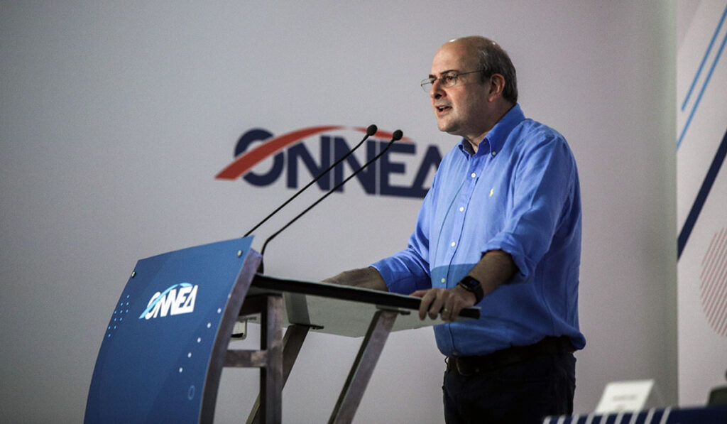 Χατζηδάκης: 30.000 εκκρεμείς συντάξεις εκδίδονται κάθε μήνα