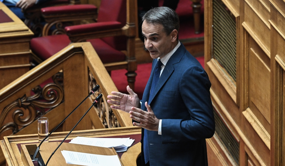 Η χώρα καίγεται και ο Μητσοτάκης «κλαίγεται» για την «άνιση μάχη» και την Μεσόγειο που… φλέγεται
