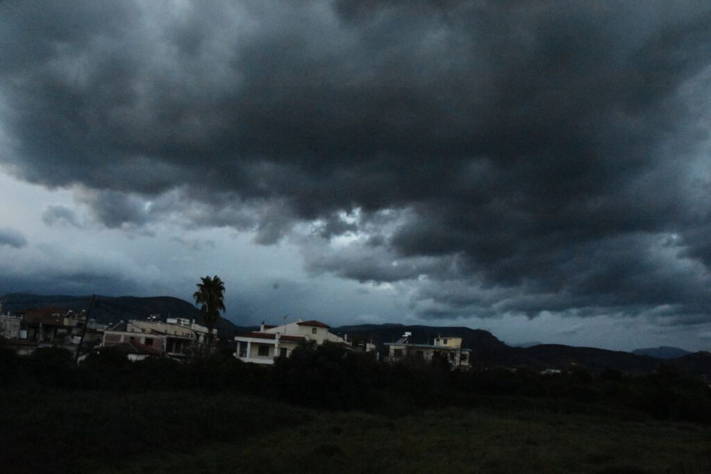 Κακοκαιρία σε εξέλιξη: 6 περιοχές χτυπά σήμερα με βροχές και καταιγίδες