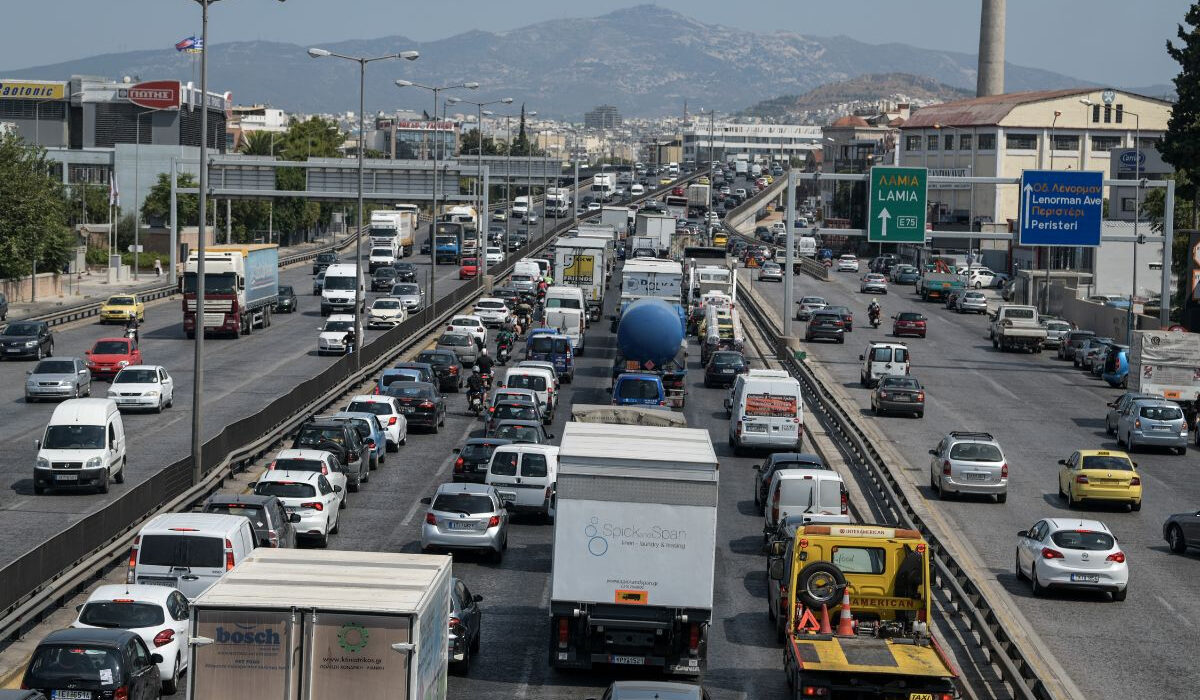 Κίνηση στους δρόμους: «Στο κόκκινο» ο Κηφισός μετά από σύγκρουση οχημάτων