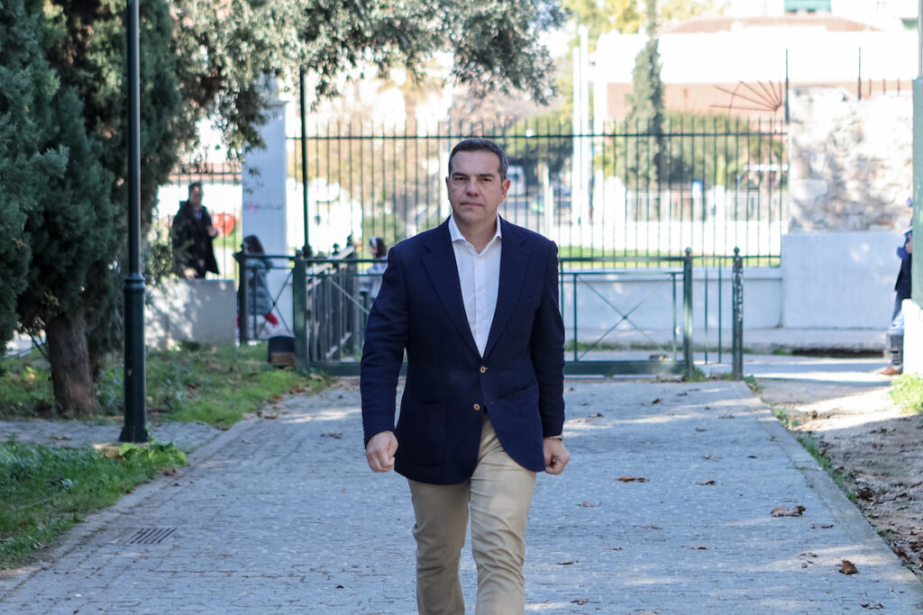 Πρωτοφανείς μεθοδεύσεις του Μαξίμου για «μπλακ άουτ» στην ΑΔΑΕ – Οι πρωτοβουλίες Τσίπρα