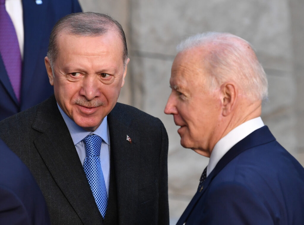 Κρίσιμο ραντεβού Μπάιντεν – Ερντογάν: Στην ατζέντα «αποστρατικοποίηση» νησιών και F16