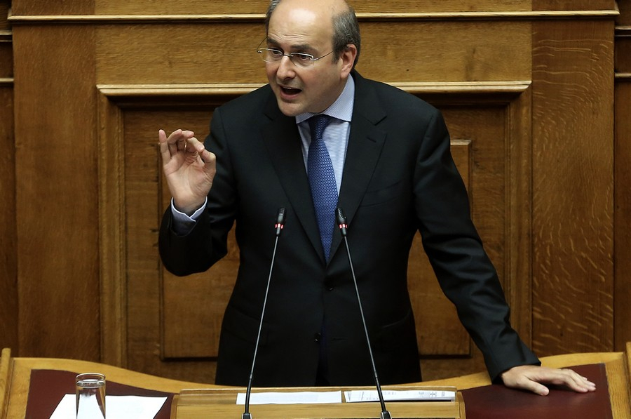 Χατζηδάκης: «Δεν είναι όλοι φτωχοί όσοι χρωστάνε στη ΔΕΗ»