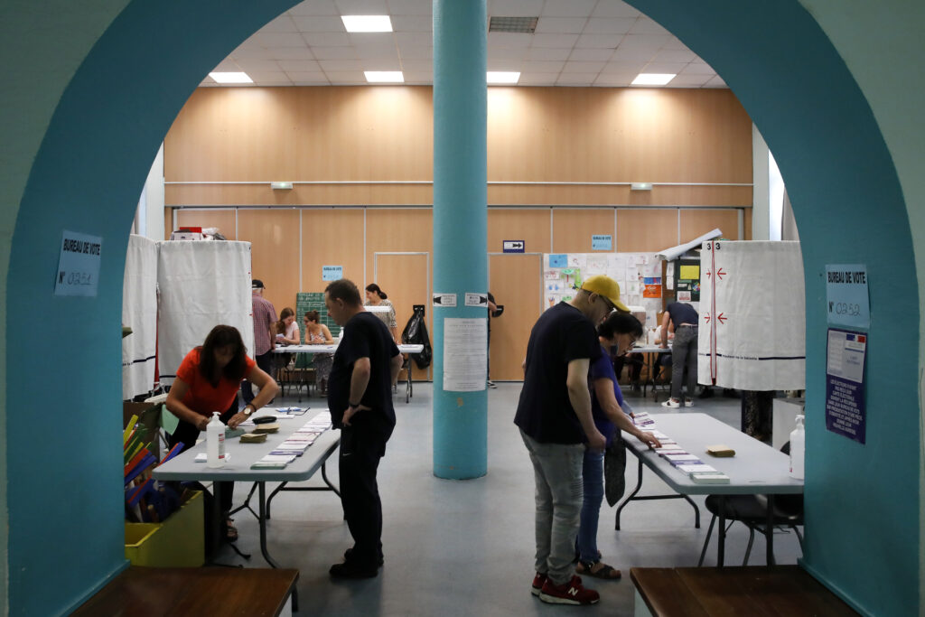 Γαλλία: Στο 18,43% η συμμετοχή στις εκλογές μέχρι τις 12 το μεσημέρι – Ελαφρά μειωμένη από το 2017