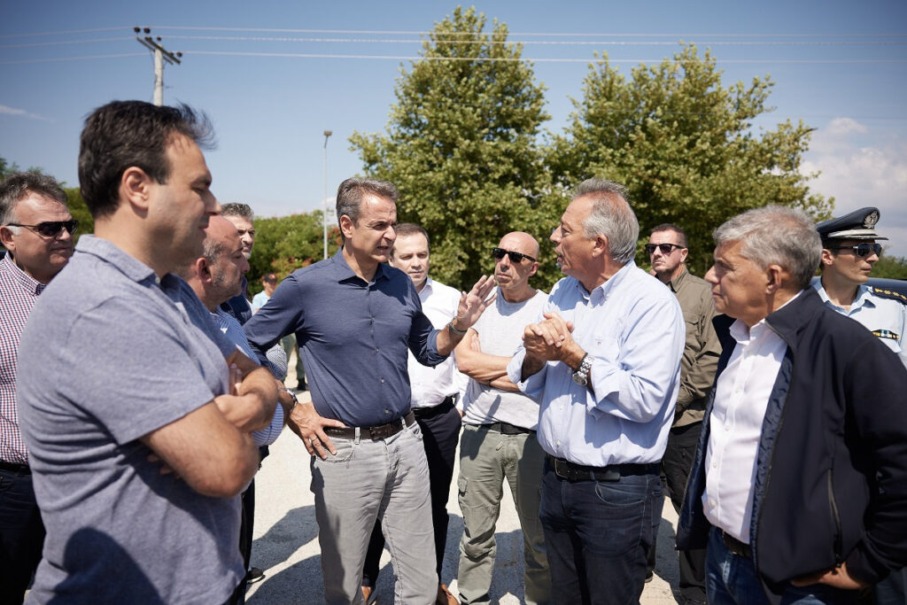 Μπροστά σε «μαύρες τρύπες» η ΝΔ σε Δήμους και Περιφέρειες – Περιοδείες Μητσοτάκη