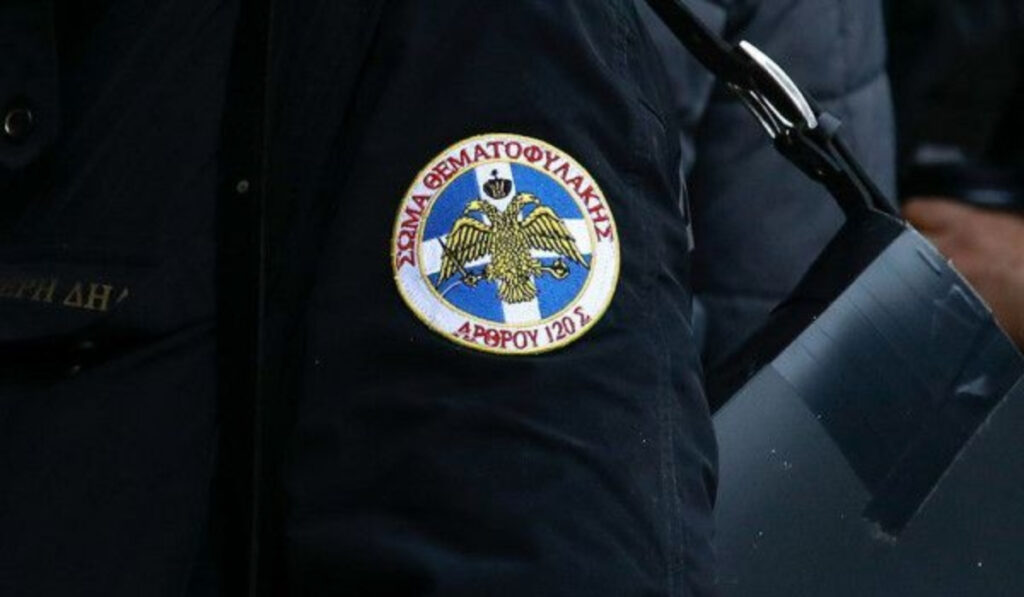 Συνελήφθη «θεματοφύλακας του Συντάγματος»: Απειλούσε μέσω βίντεο δικαστικούς επιμελητές