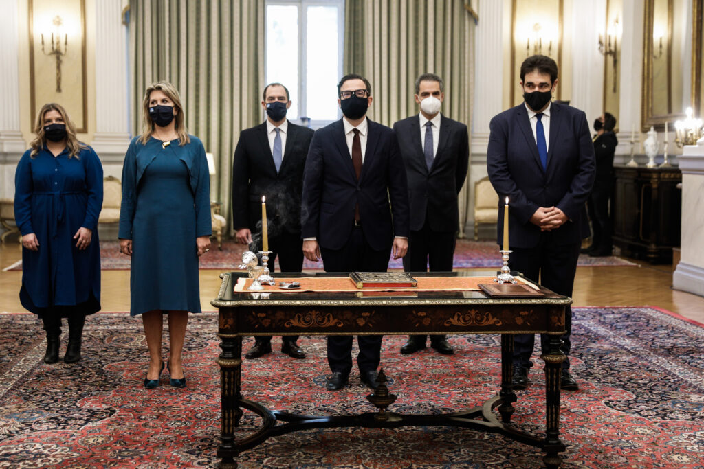 LIVE η ορκωμοσία των νέων μελών της κυβέρνησης