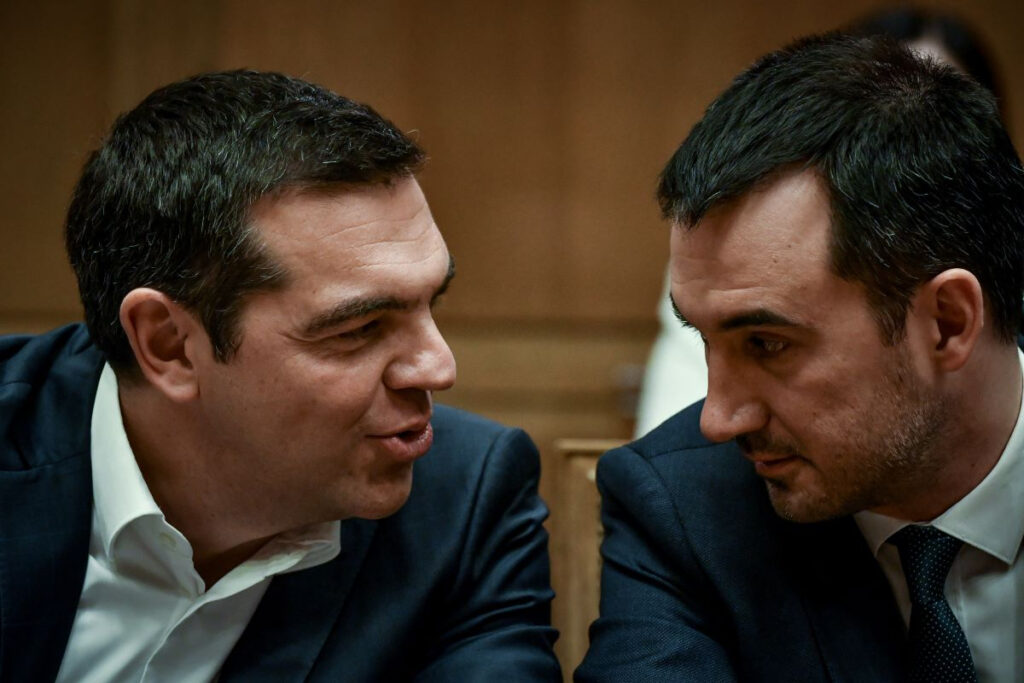 Καλά αυτοί εκτροχιάσθηκαν νωρίς: Ο Χαρίτσης χαρακτηρίζει «αναπαλαίωση» τον Αλέξη Τσίπρα