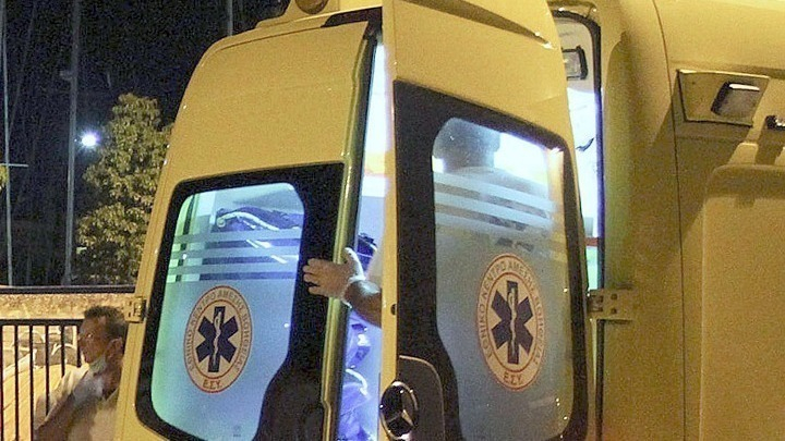 Τροχαίο με νεκρό στην Κορίνθου-Πατρών: Φορτηγό καρφώθηκε σε σταματημένο ΙΧ