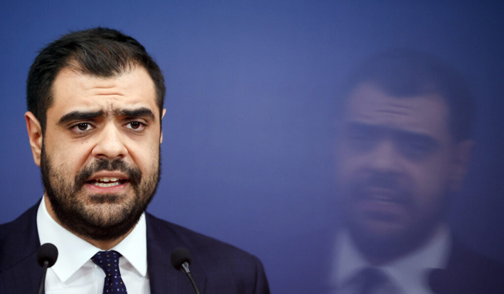 «Κωλοτούμπα» Μαρινάκη για την αποχή στη Βουλή