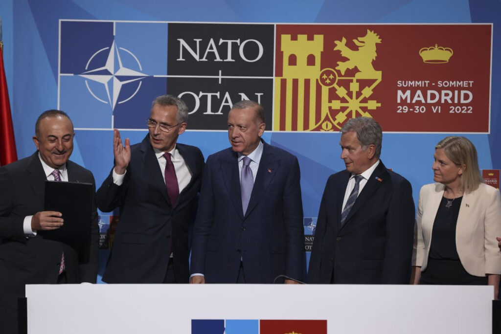 Σύνοδος ΝΑΤΟ: Αυτά προβλέπει η συμφωνία με Τουρκία για Σουηδία – Φινλανδία