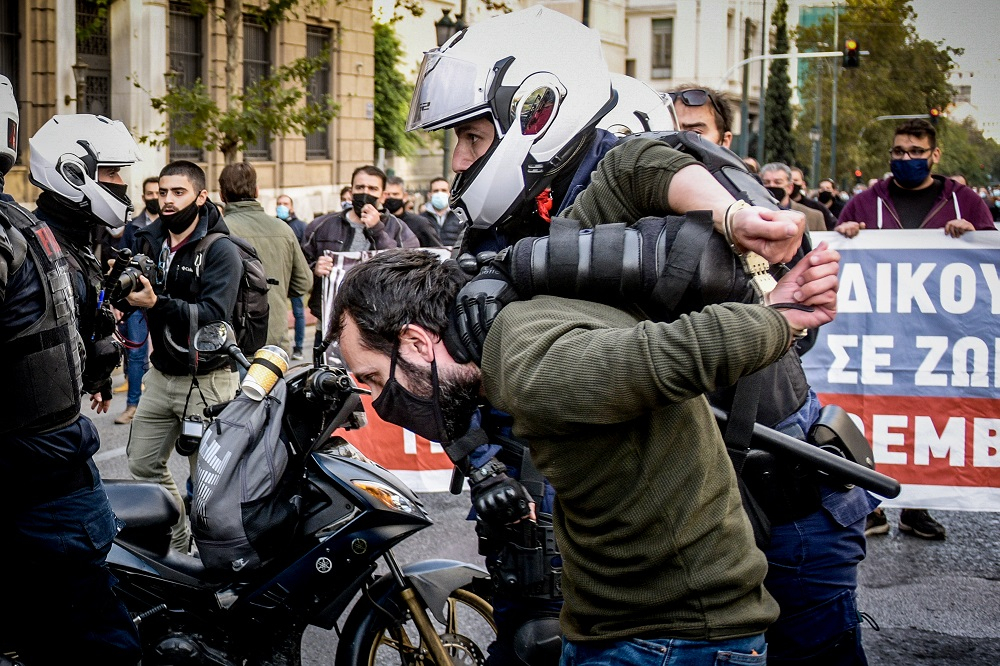 Στέλεχος του ΚΚΕ στο iEidiseis: Συμφωνήσαμε, περιμέναμε να αφήσουν τους πρώτους και ξαφνικά επιτέθηκαν