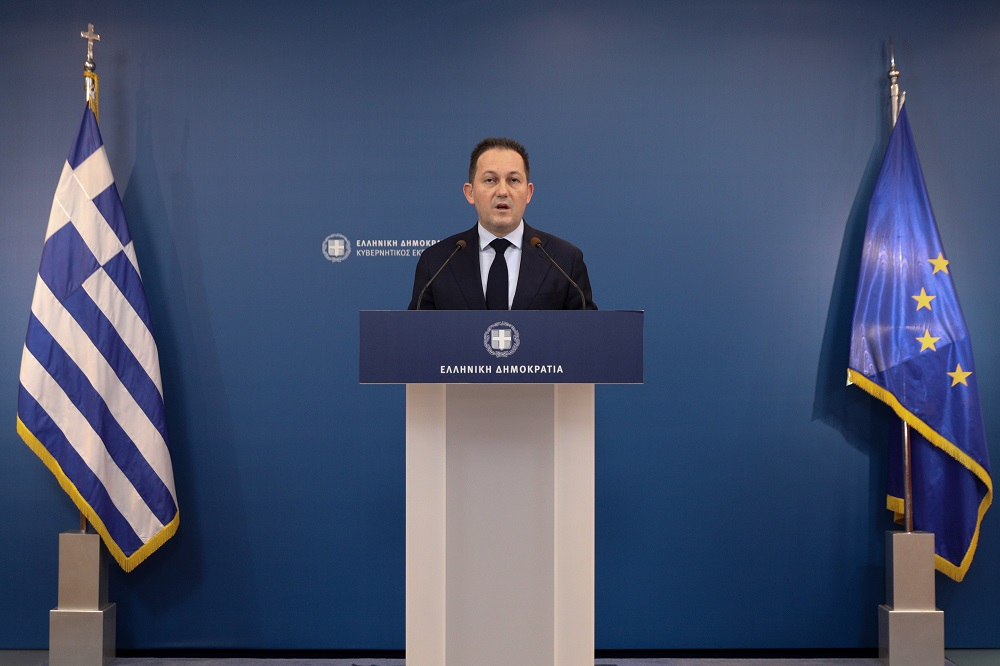 Πρωτοχρονιά με μέτρα Χριστουγέννων: «Καμία χαλάρωση ή αυστηροποίηση»