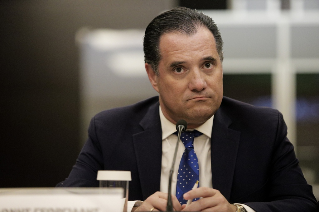 Άδωνις Γεωργιάδης: Να μην παραιτηθεί η Αλεξία Έβερτ