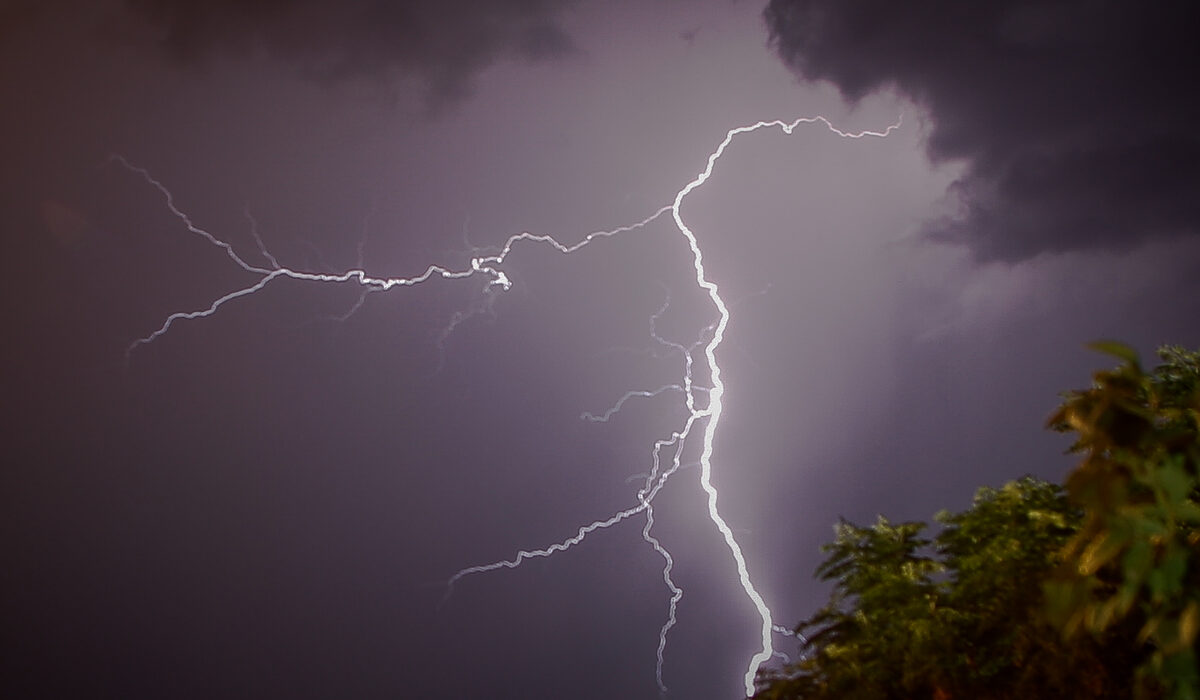 Meteo: Καλοκαιρινές καταιγίδες με πάνω από 2400 κεραυνούς – Πού έπεσε το περισσότερο νερό