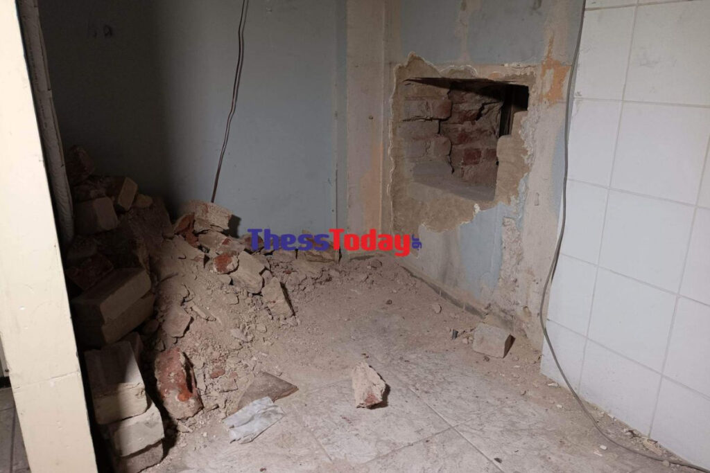 Ριφιφί σε κοσμηματοπωλείο στη Θεσσαλονίκη – Άνοιξαν τρύπα στο διπλανό κτήριο (Φωτογραφία)