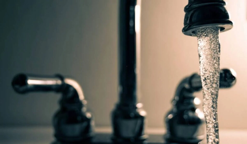Χωρίς νερό σήμερα πολλές περιοχές της Αθήνας – Τι ώρα θα αποκατασταθεί το πρόβλημα