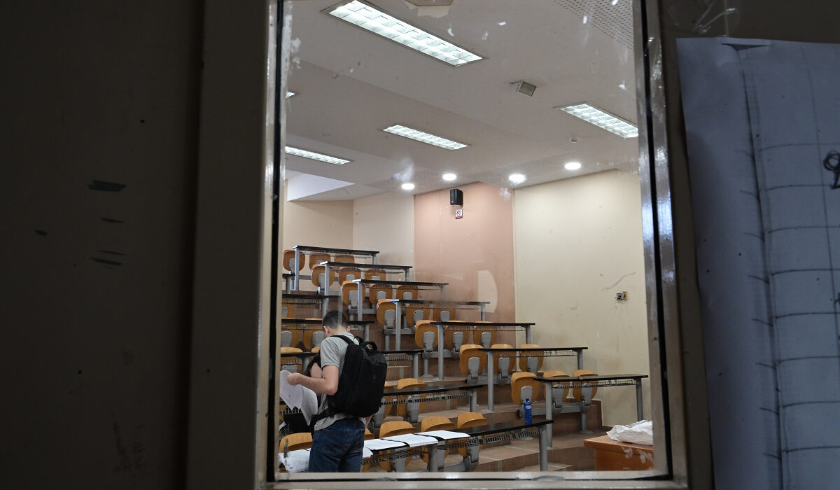 Μαζί στη δουλειά παππούδες και εγγόνια – Το σχέδιο «Μάο» για την εργασία των φοιτητών