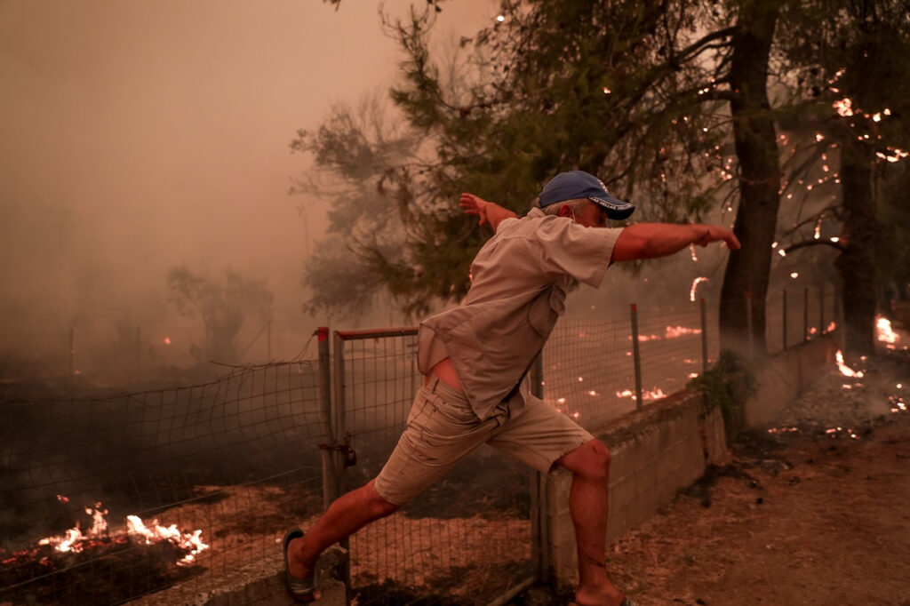 Οργή από τον «γαλάζιο» δήμαρχο: «Ούτε ένα ευρώ δεν έχει πέσει στη βόρεια Εύβοια»