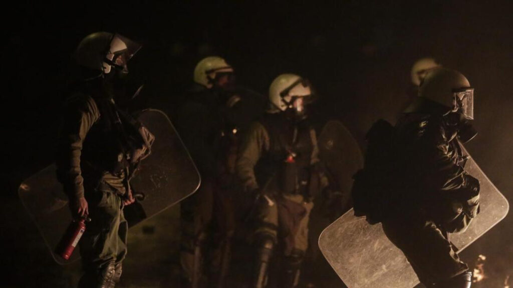 Εξάρχεια: Καταγγελία κατοίκων για βασανισμό άστεγου από τα ΜΑΤ (Βίντεο)