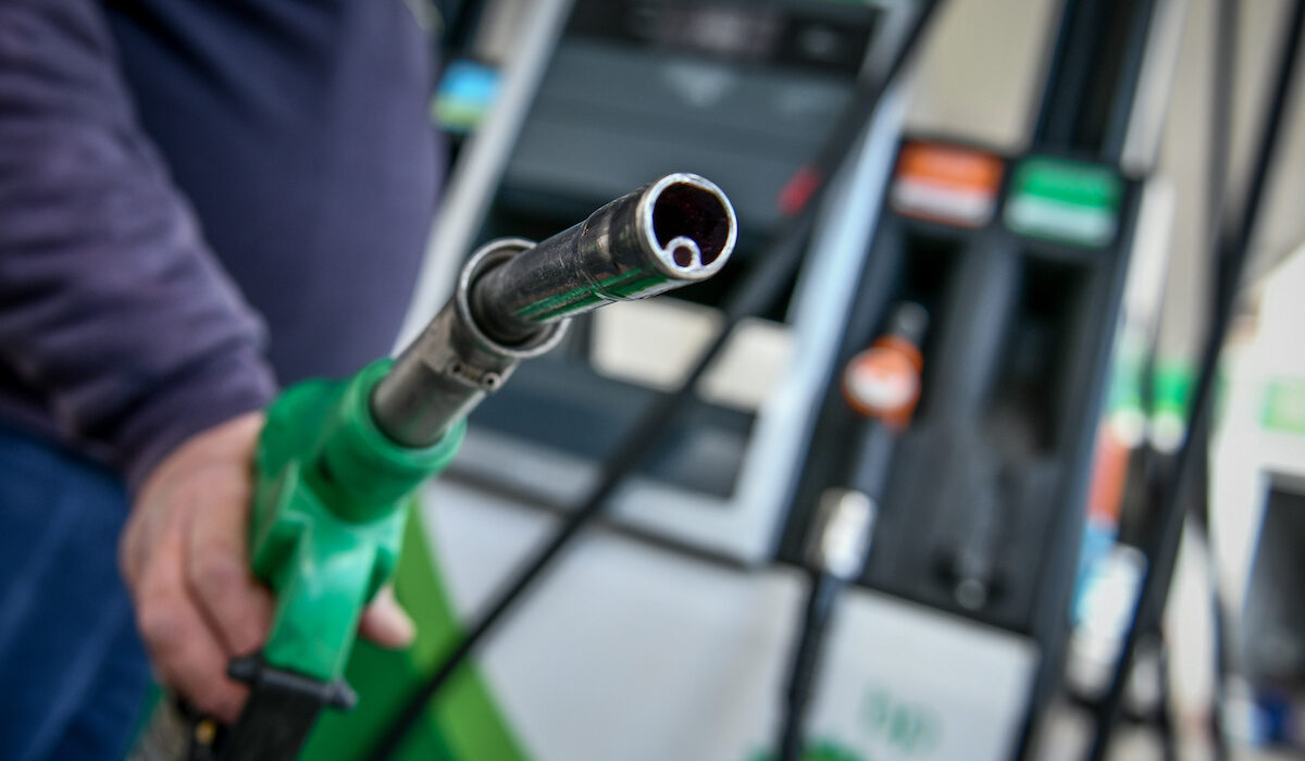 Βενζίνη: Έως και 2,80€ στα νησιά – «Πιθανώς μέσα στην εβδομάδα να δούμε και 2,50€ στην Αττική»