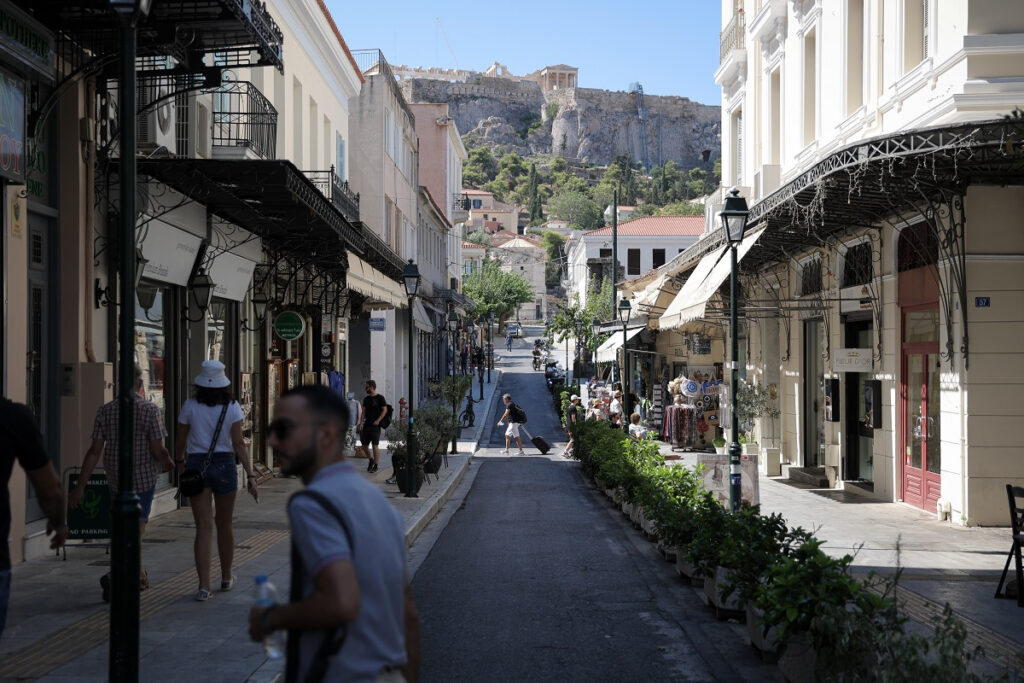 Αργεί ο πρώτος καύσωνας: Ο καιρός μέχρι Αγίου Πνεύματος – Τι λένε οι μετεωρολόγοι