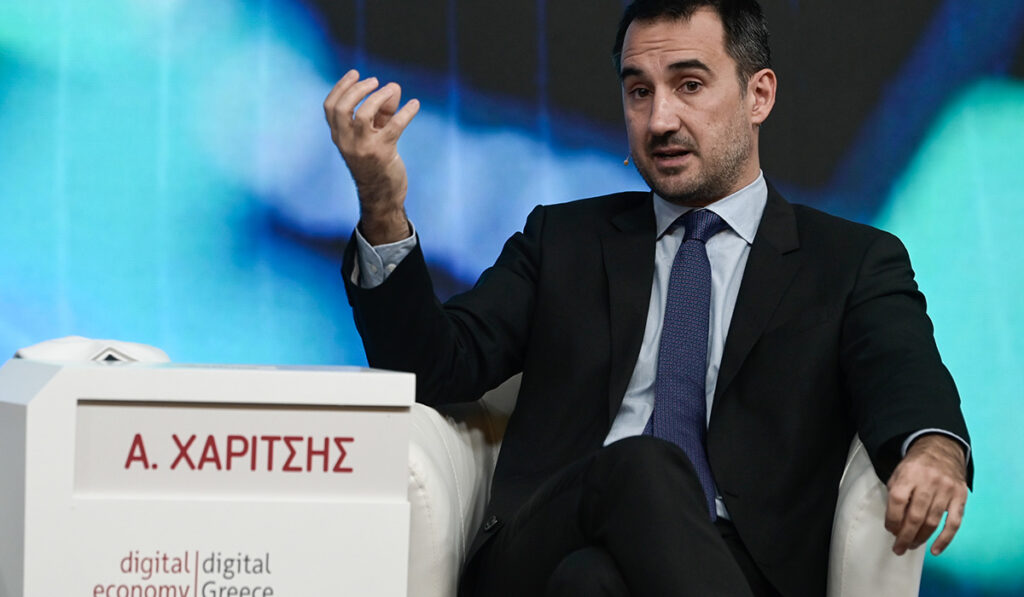 Χαρίτσης: Η κοινωνία αγκομαχά και βλέπει κυβερνητικό πλιάτσικο στα δημόσια ταμεία