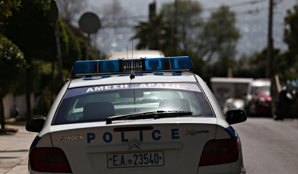 Πάτρα: Συνεχίζεται το θρίλερ – Ο ένοπλος δεν έχει παραδώσει το όπλο του