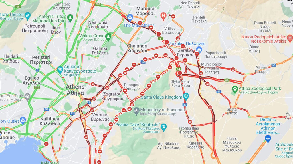 Κλειστοί δρόμοι, κίνηση και χάος: Δείτε live – Εγκλωβισμένοι στα χιόνια οι οδηγοί